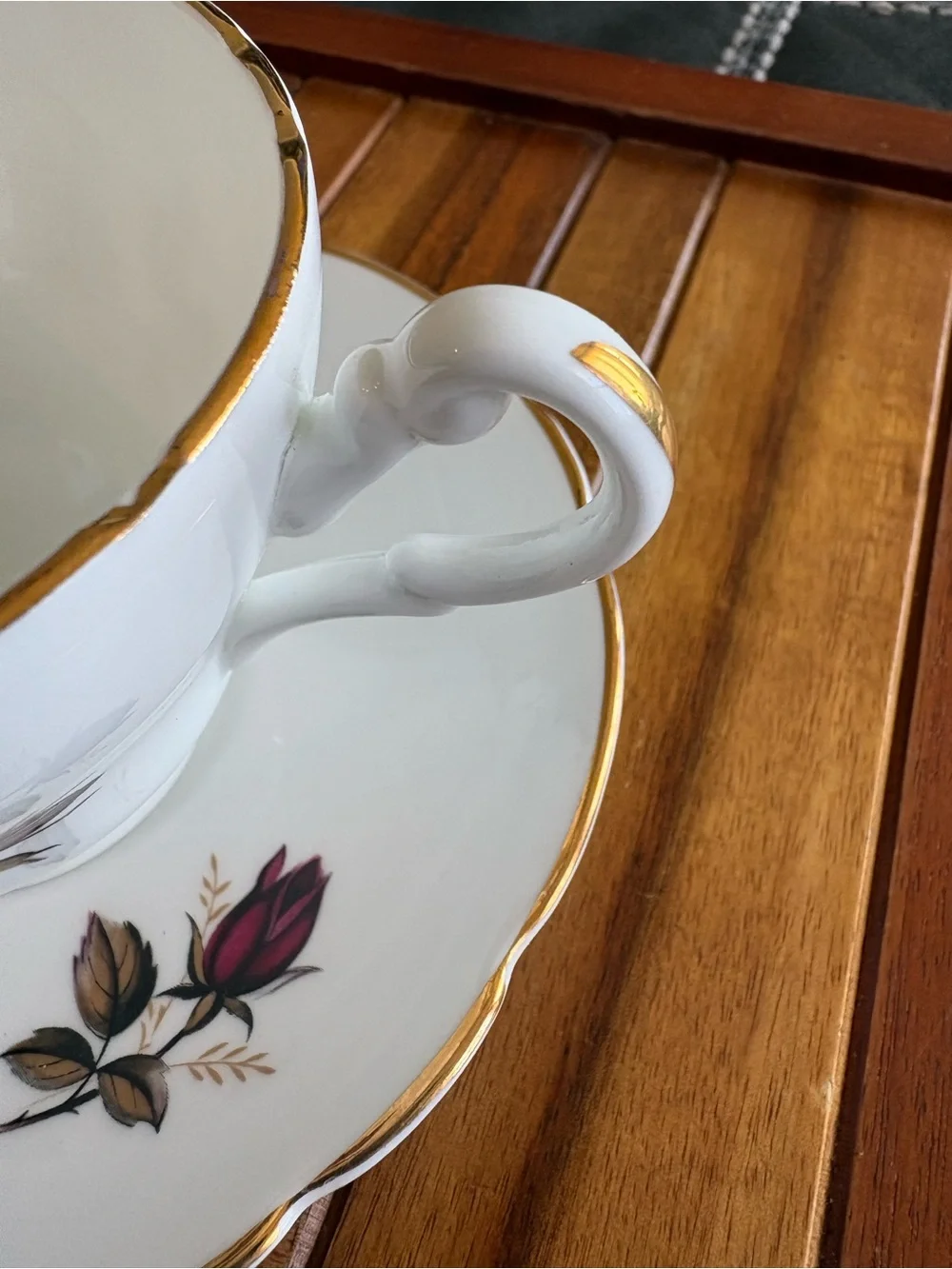 Vtg Consort Fine Bone China Teacup Saucer England Roses Gold Gilt w Gold Stand